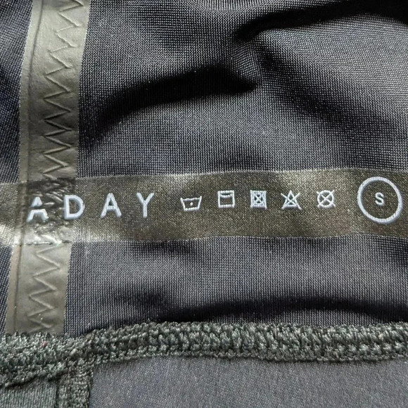 ADAY Black Throw It Higher Leggings Pockets Small - Picture 6 of 8